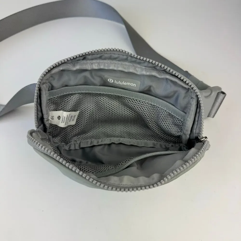 Lululemon Everywhere Belt Bag *1L Silver Drop